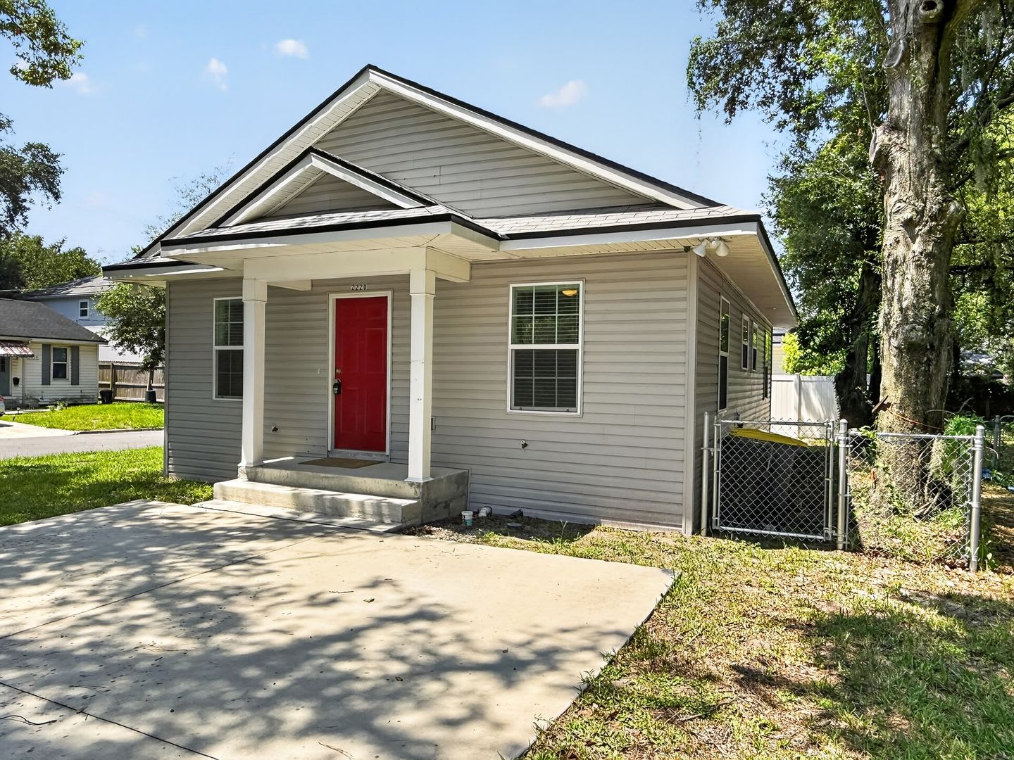 Bright & Spacious 3-Bedroom Home in St. Nicholas Area! – photo 3