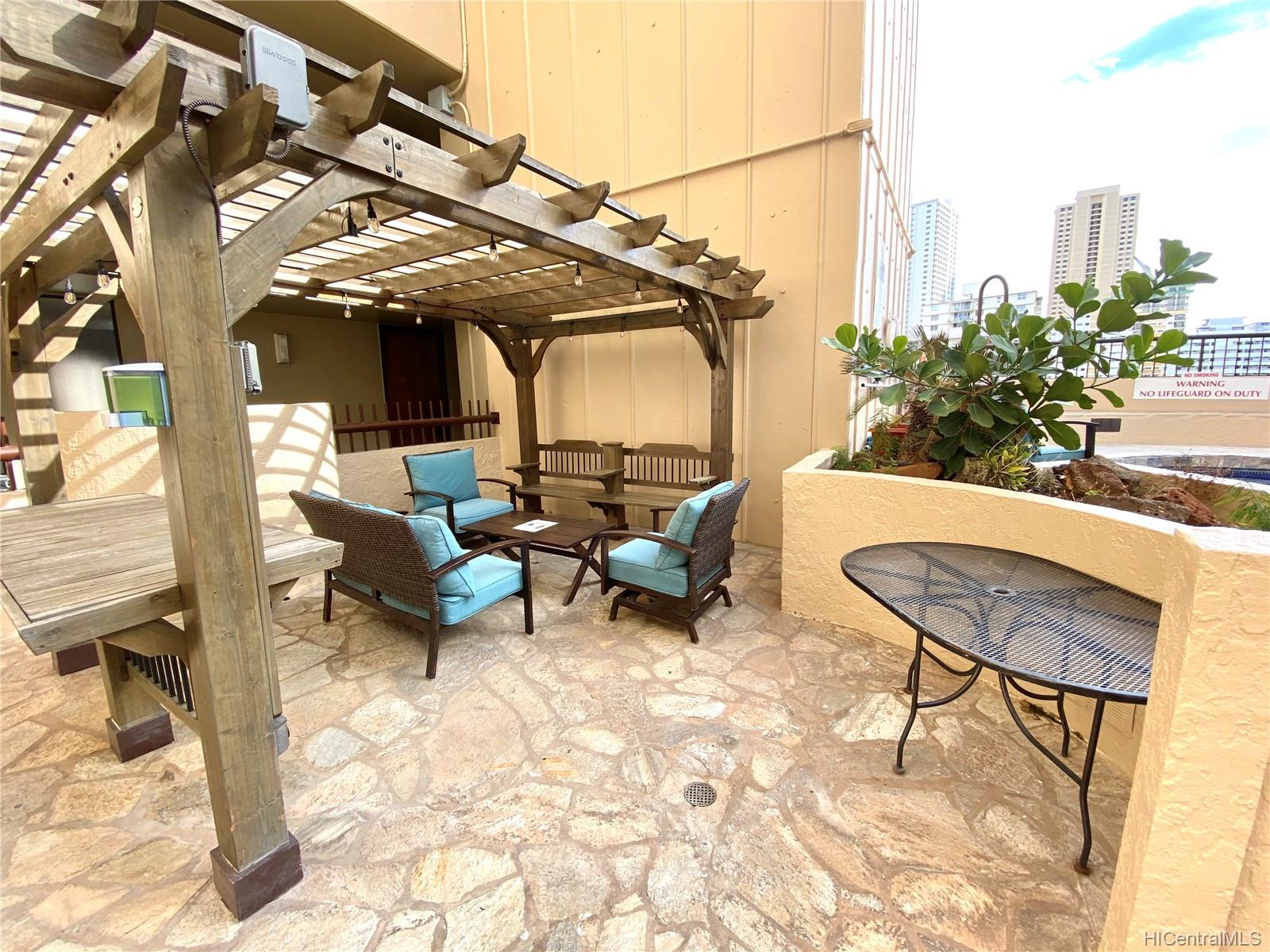 320 Liliʻuokalani Ave – photo 3