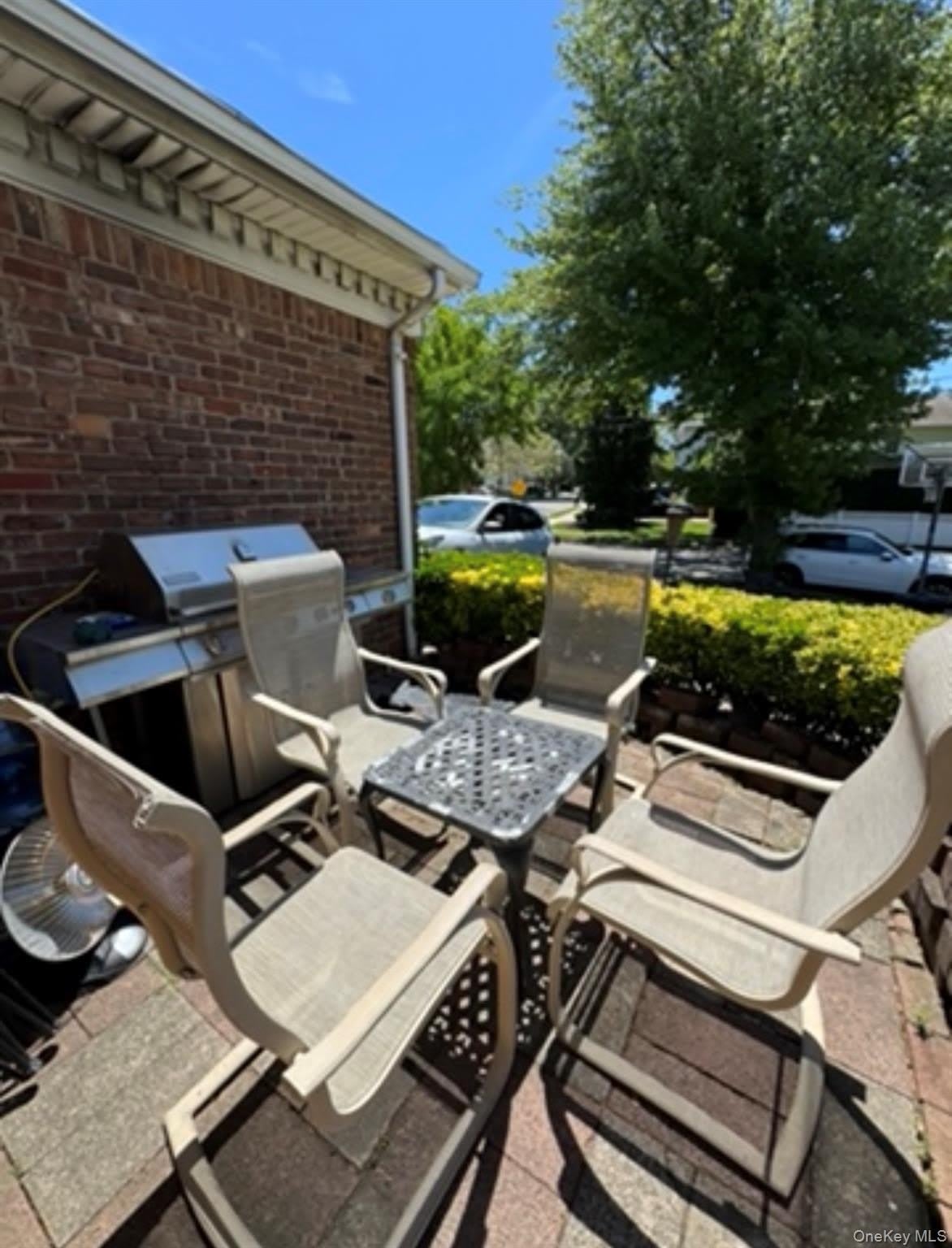1498 Kew Avenue – photo 2