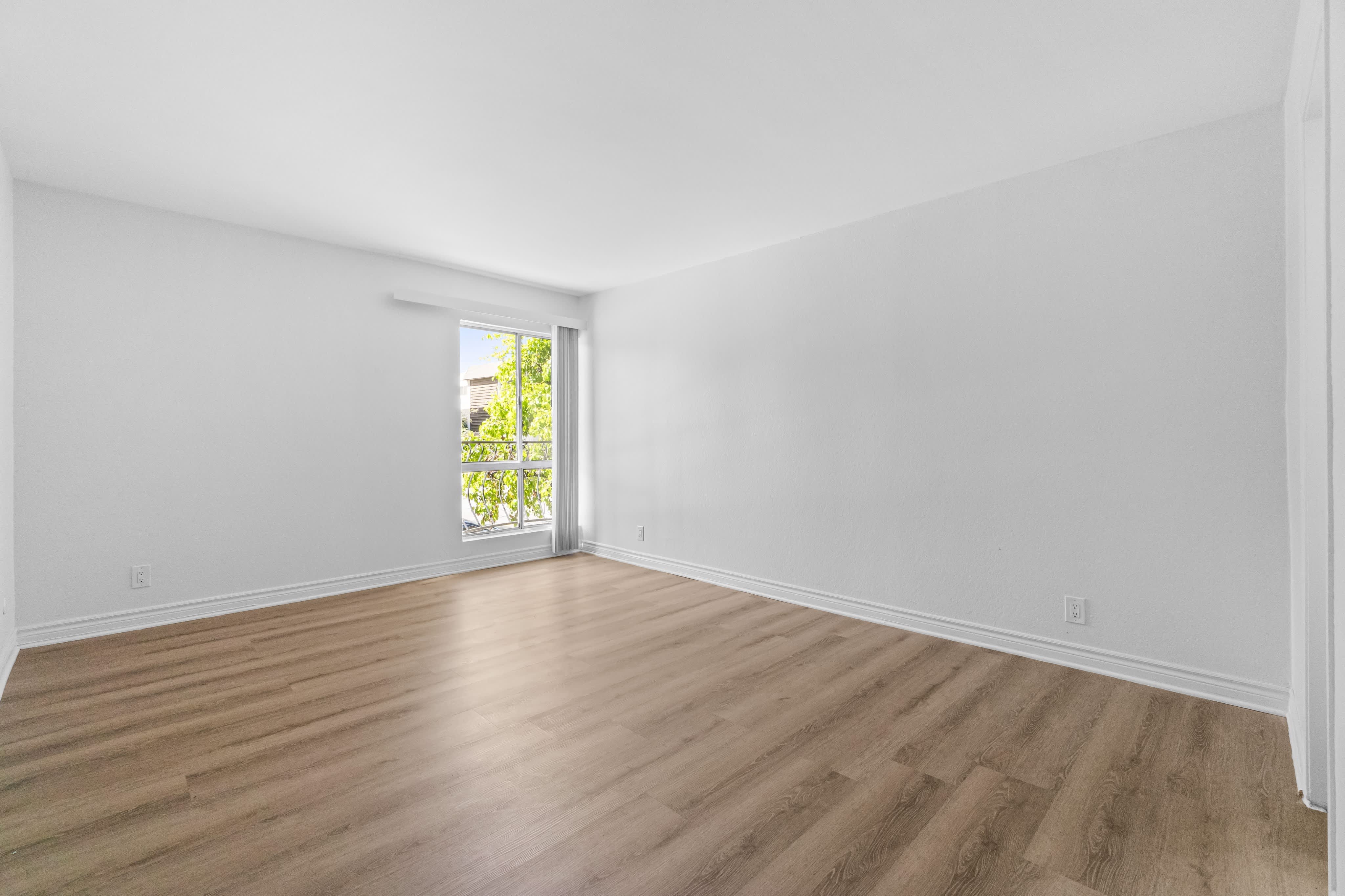 600 Olive – photo 2