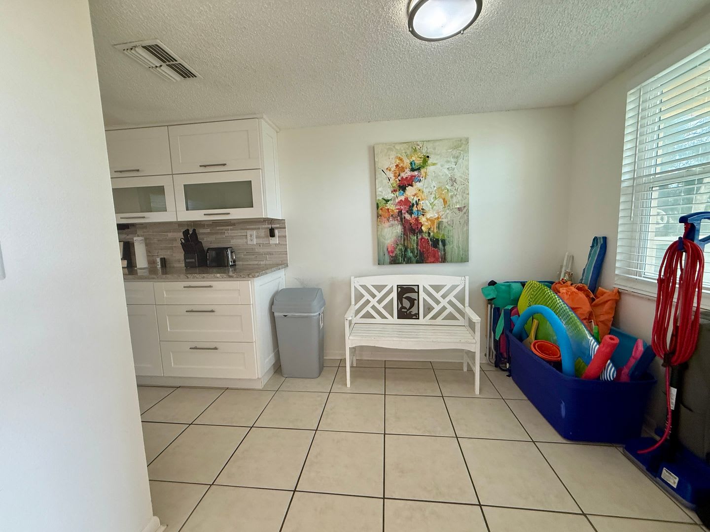Beatifully updated Beach condo FULLY FURNISHED ANNUAL RENTAL 2/2 – photo 4
