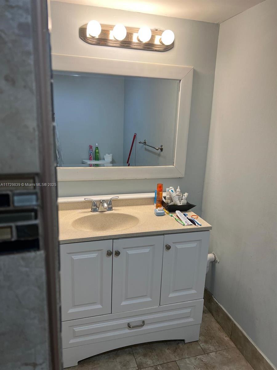 900 NE 195th St – photo 3