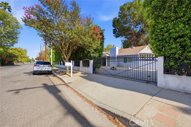19238 Strathern Street – photo 3