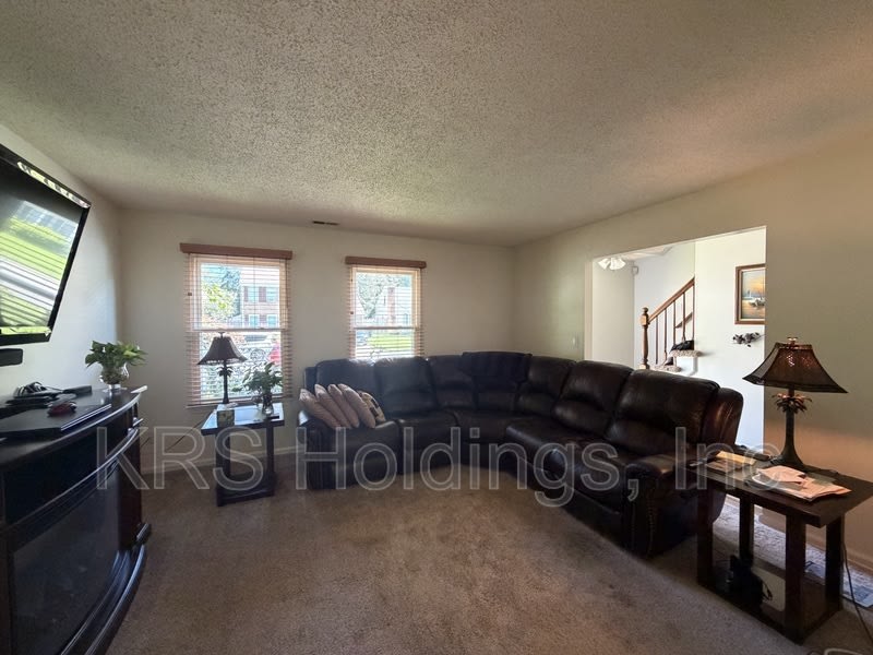 3877 Sherman Oaks Ave – photo 4