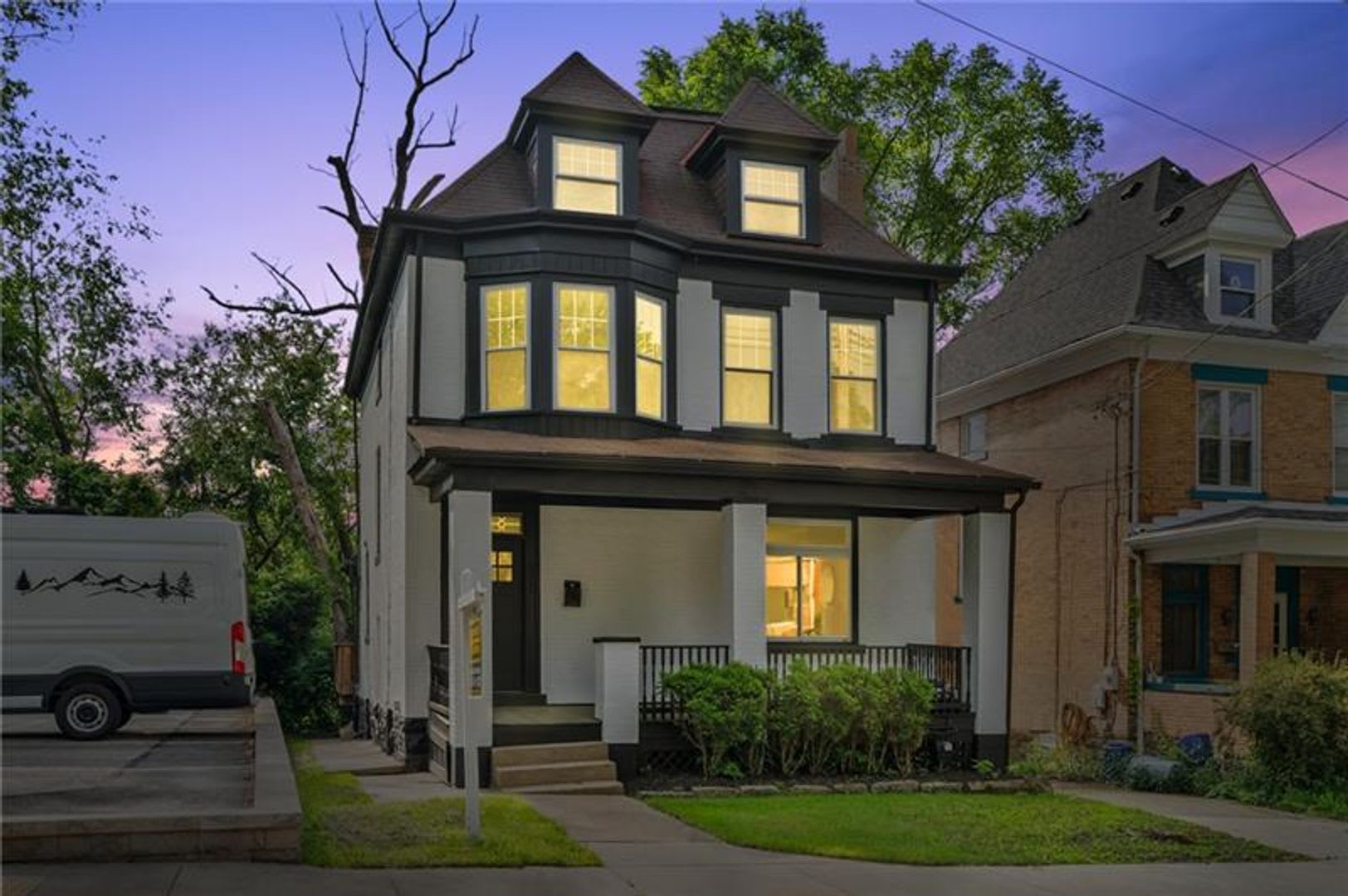 Beautiful Home in the hear of Edgewood – photo 2