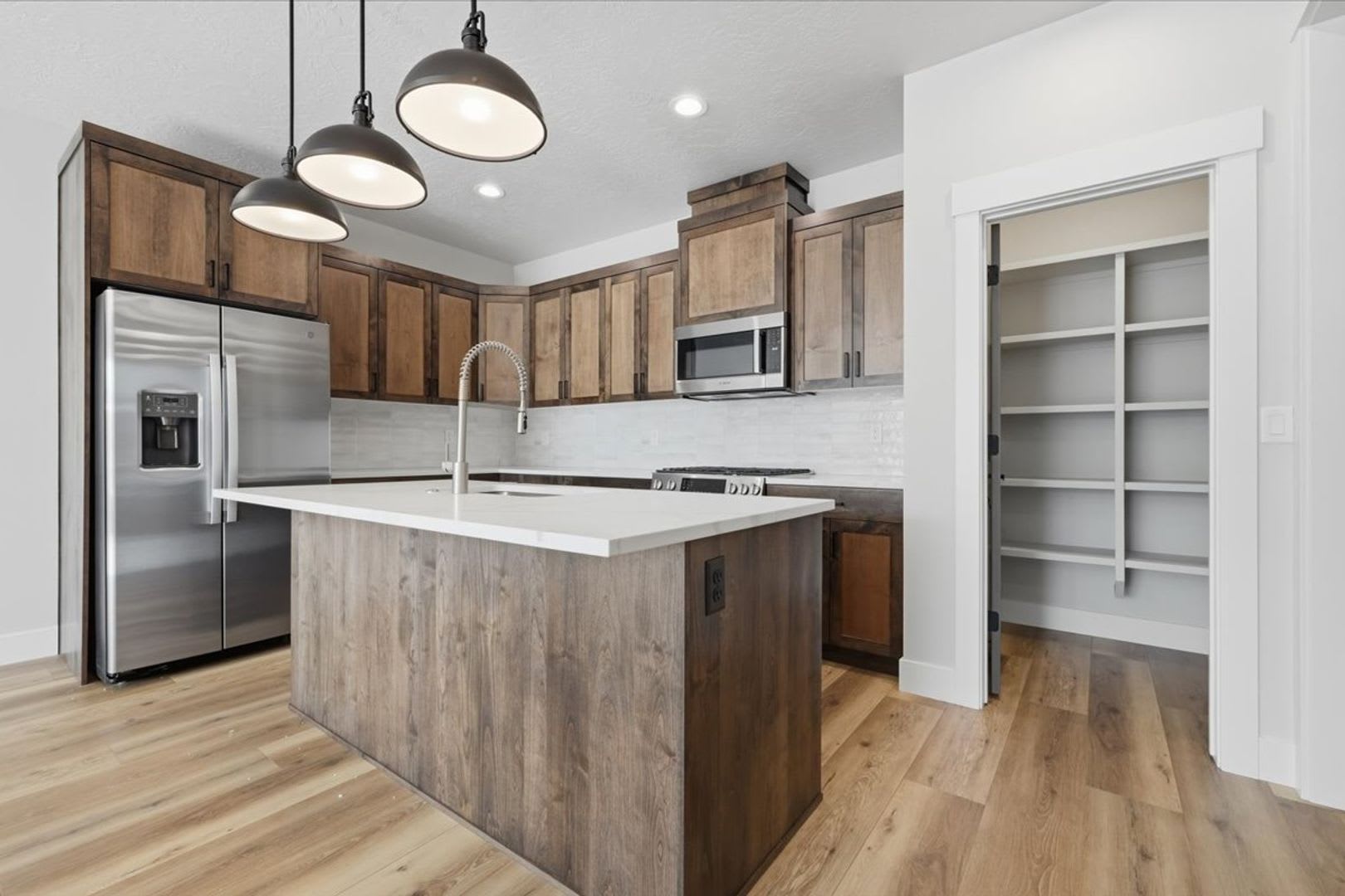 Brand New Townhome In New Valnova – photo 1