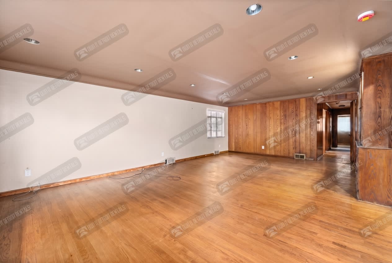 20461 Oxley St – photo 5