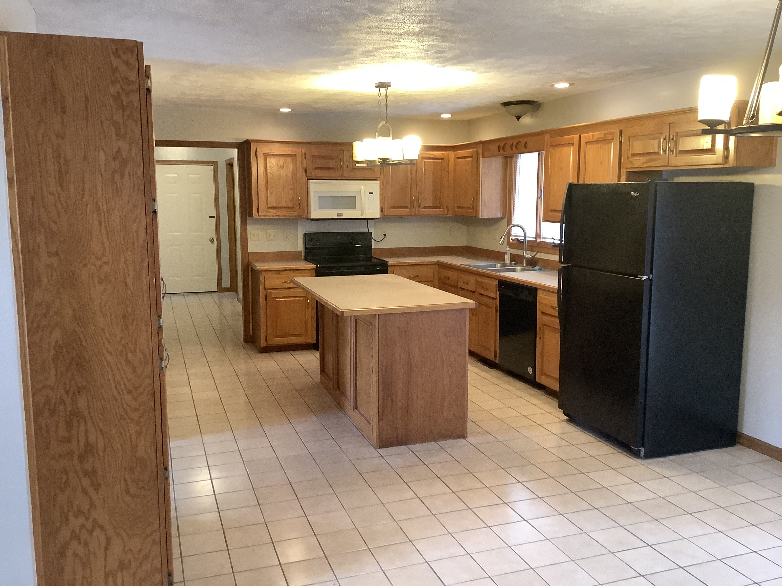 930 Barks Road East – photo 4