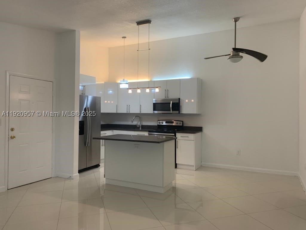 907 NE 199th St – photo 4