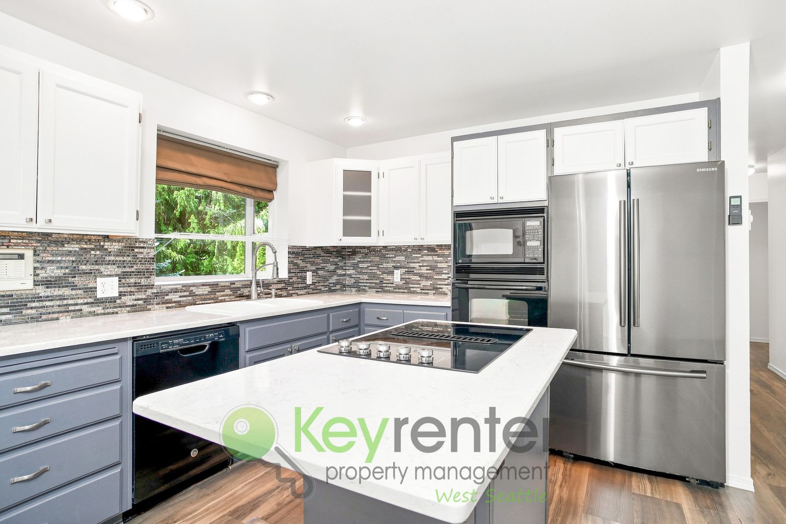 Spacious 4 Bedroom With Two Car Garage And Balcony – photo 4