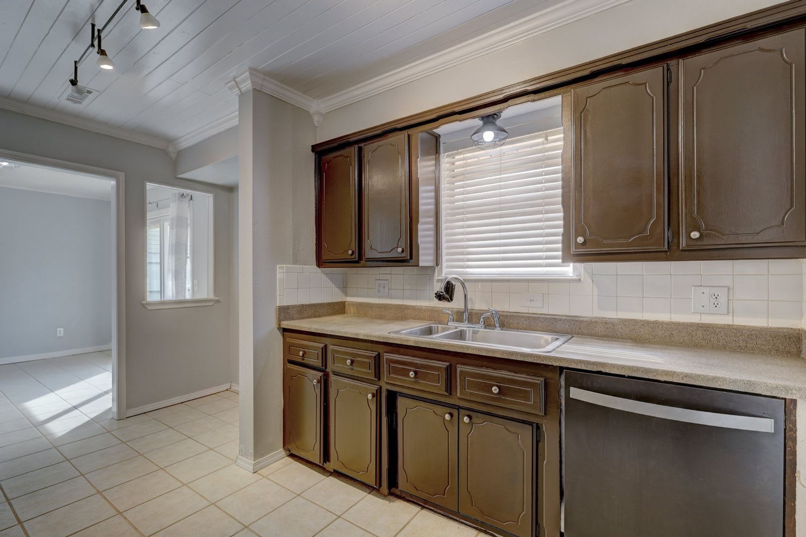 4 bed, 2 bath house in mustang schools – photo 5