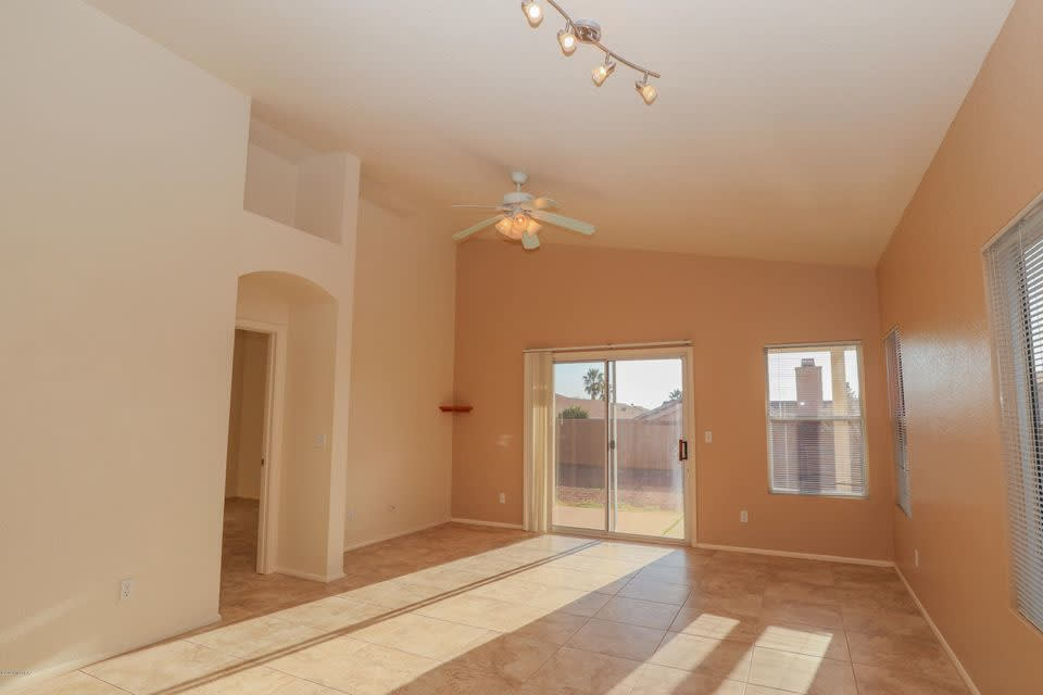 9258 E Muleshoe St – photo 2