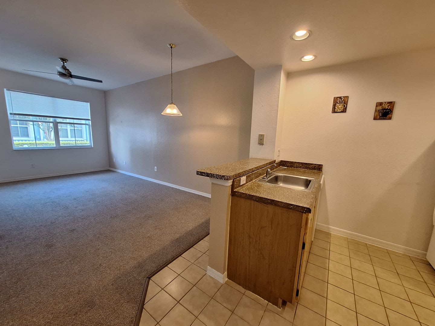 Charming 3 Bed, 2 Bath Townhome in Gated Venetian Bay – Prime Kissimmee Location! GREAT AMENITIES!!! – photo 4