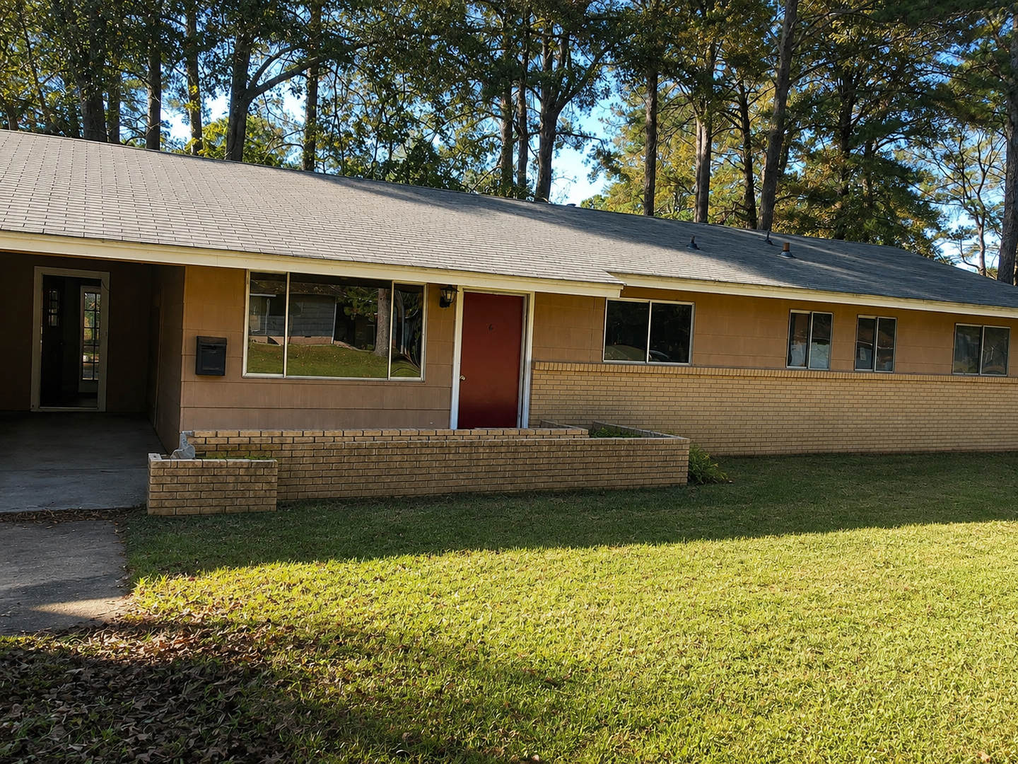 Move In Ready 4Br 2Ba Home In South Jackson Spacious Living Convenient Location – photo 1