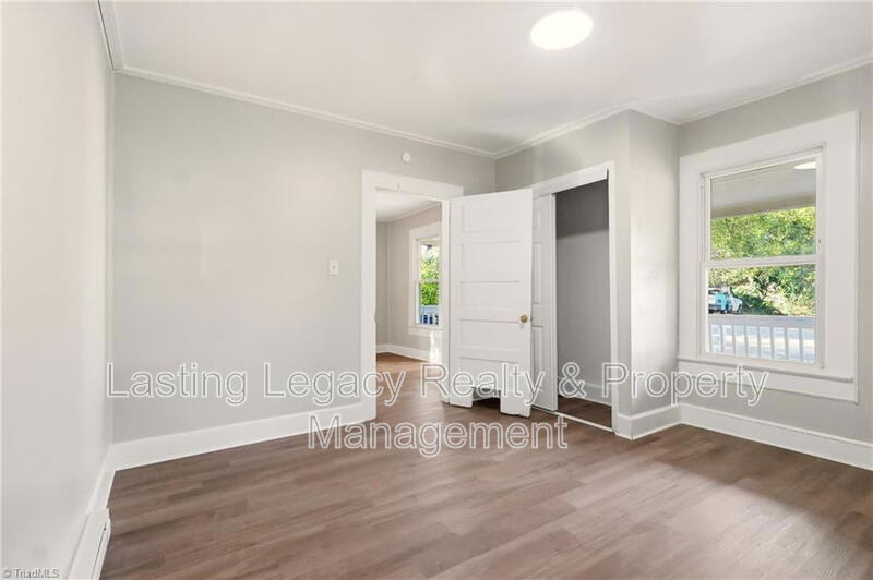 2051 Bloomfield Drive – photo 4