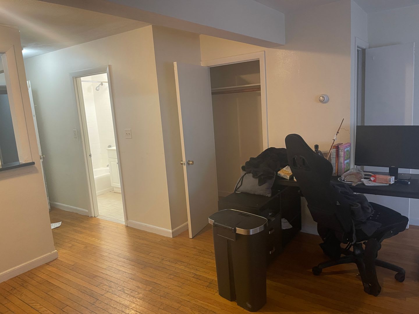 Free Momth Allston Oversized Sunny Modern 2 bed with Parking ava Ht Hw Inc Included, Students and Pets ok – photo 3