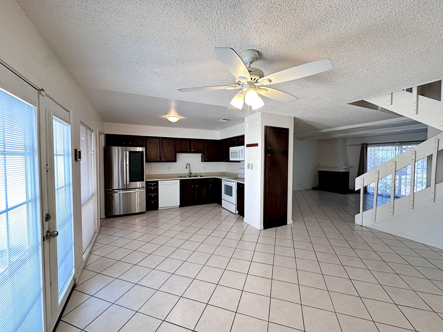 3 BEDROOM 2.5 BATH TOWNHOME – photo 3