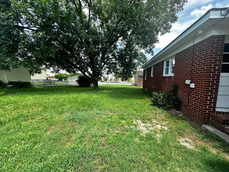 584 N Fayetteville Street – photo 2