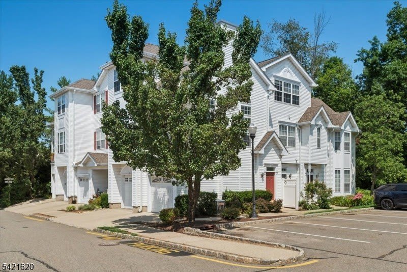 82 Hancock Dr – photo 3