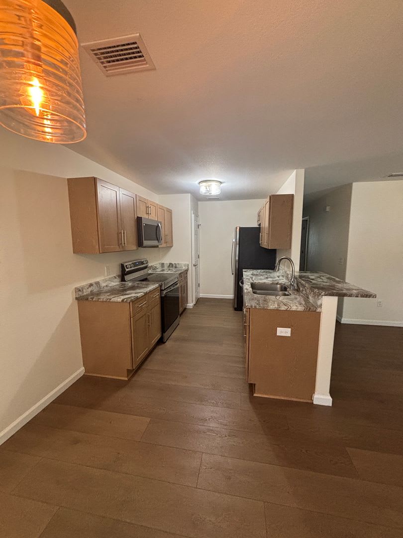 1379 Stratford – photo 2
