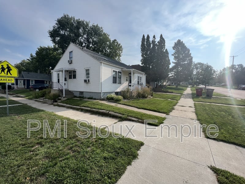 1304 E 4th St. – photo 2