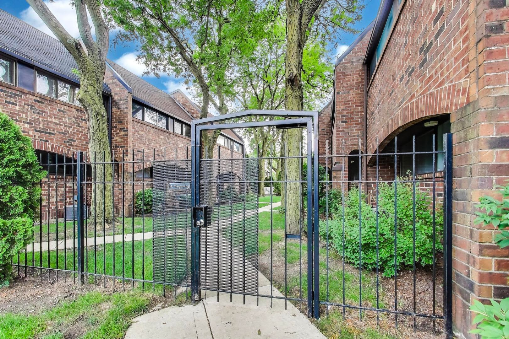 Uic Area 3 Bedroom Checks All The Boxes – photo 1