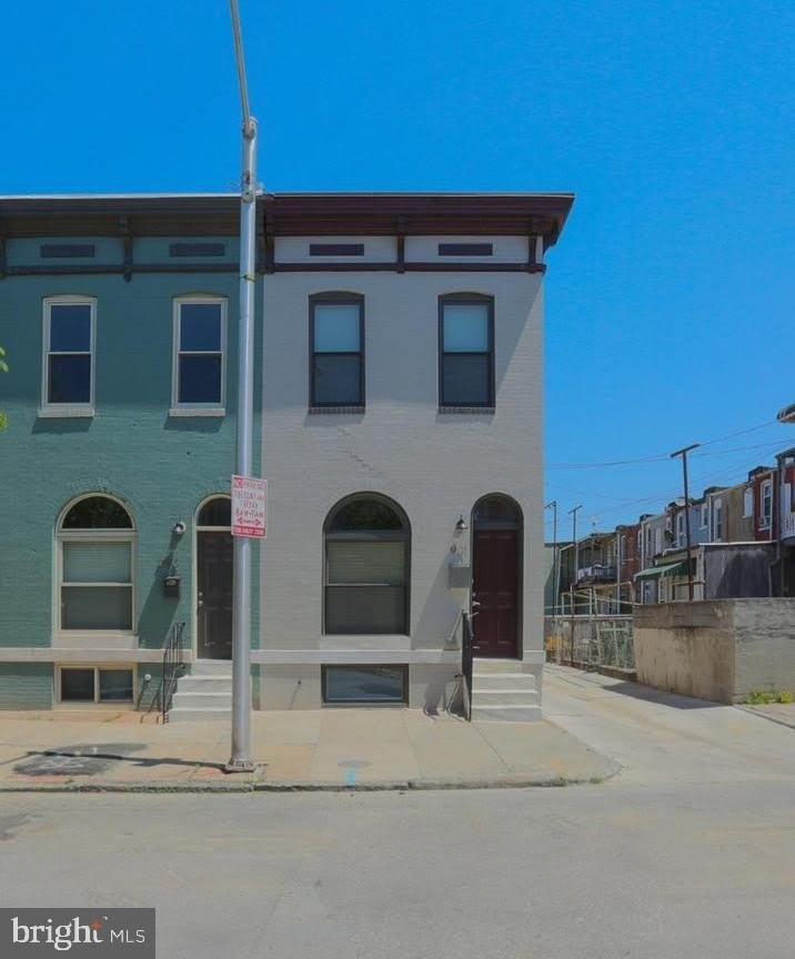 901 N MONTFORD Avenue – photo 1