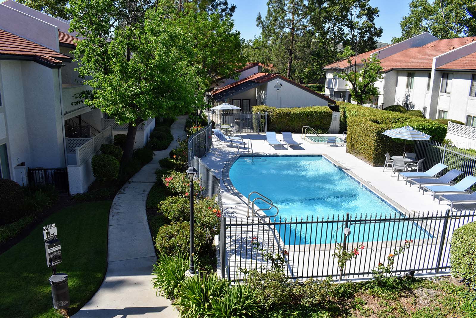 Americana Simi Apartments – photo 2