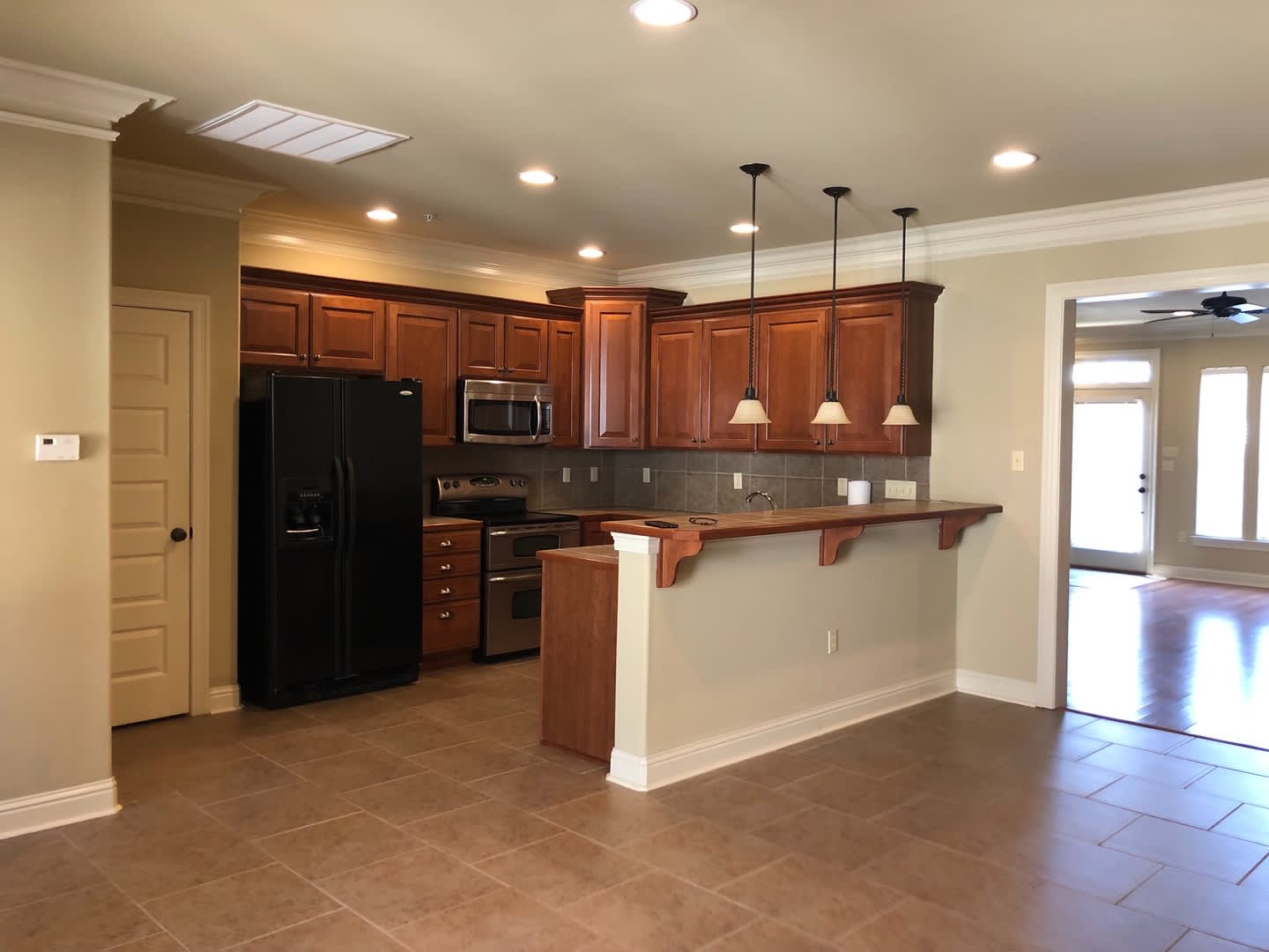 Large Luxury Gated Community in Dutchtown/Prairieville 3 Bedrooms NEAR NEW HOSPITAL – photo 2