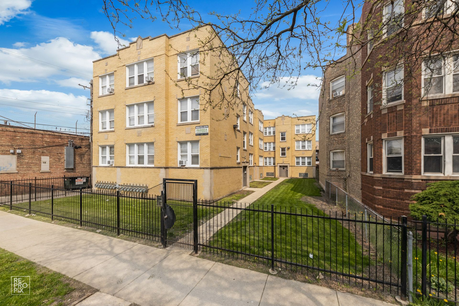 7055 S St Lawrence Apartments – photo 5