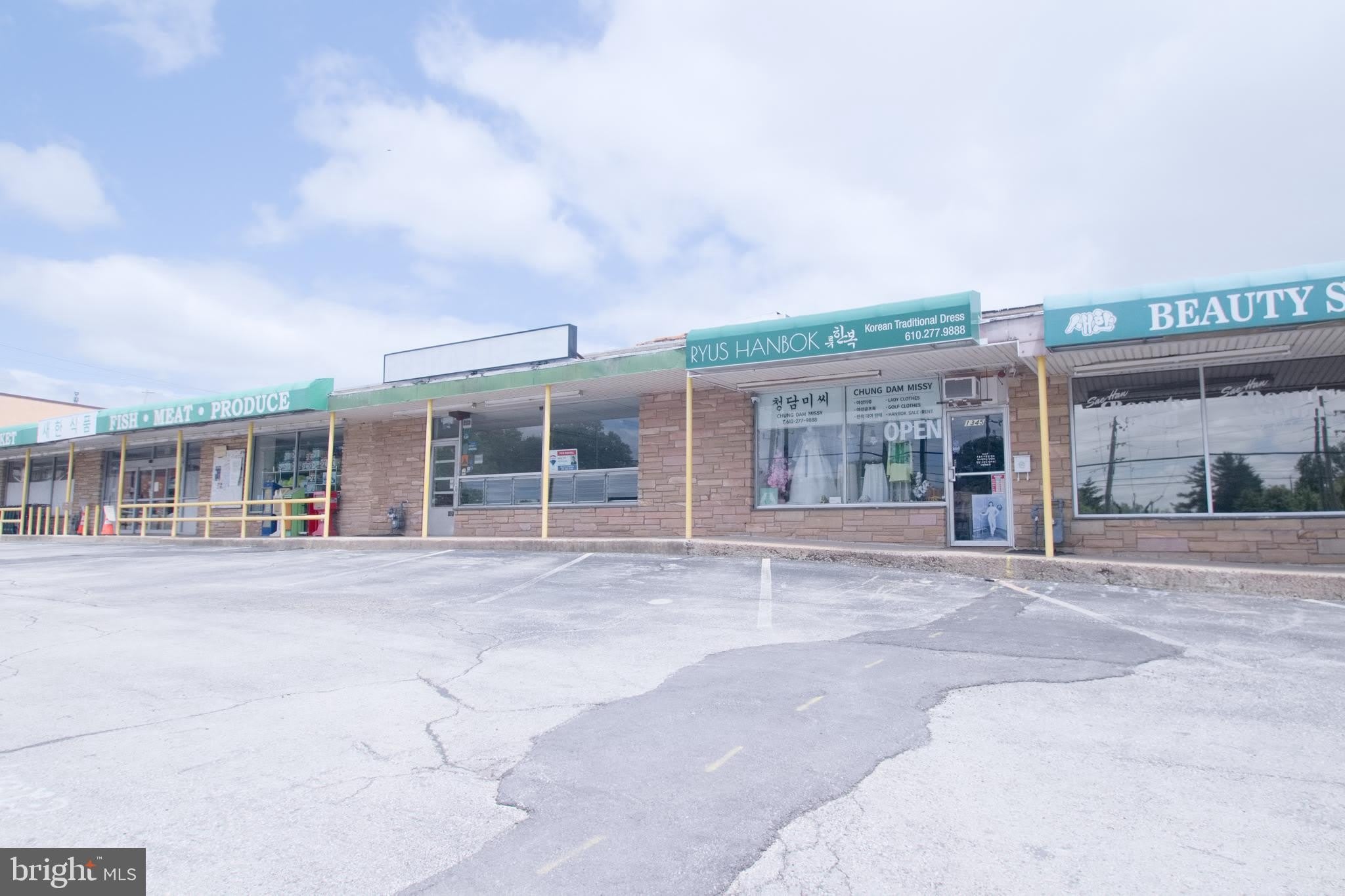 1347 E TOWNSHIP LINE Road – photo 2