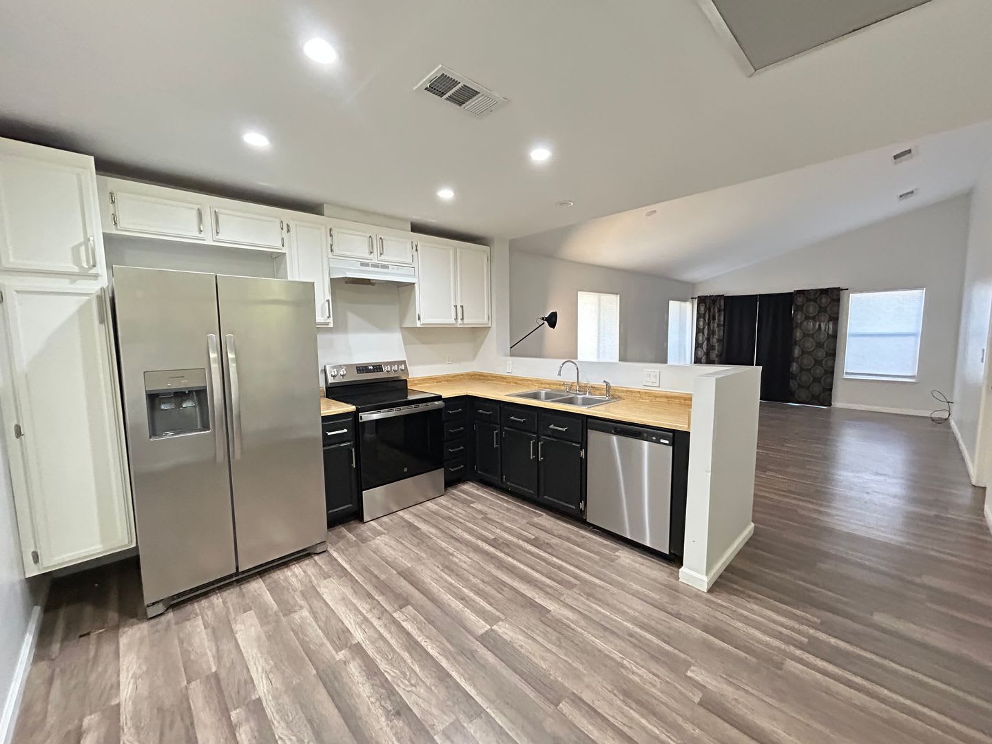 Single Story Home No HOA! – photo 2