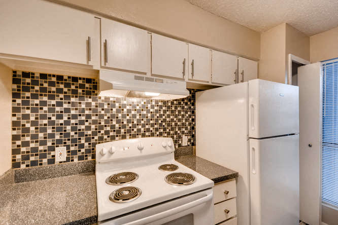 Marfa Apartments – photo 2