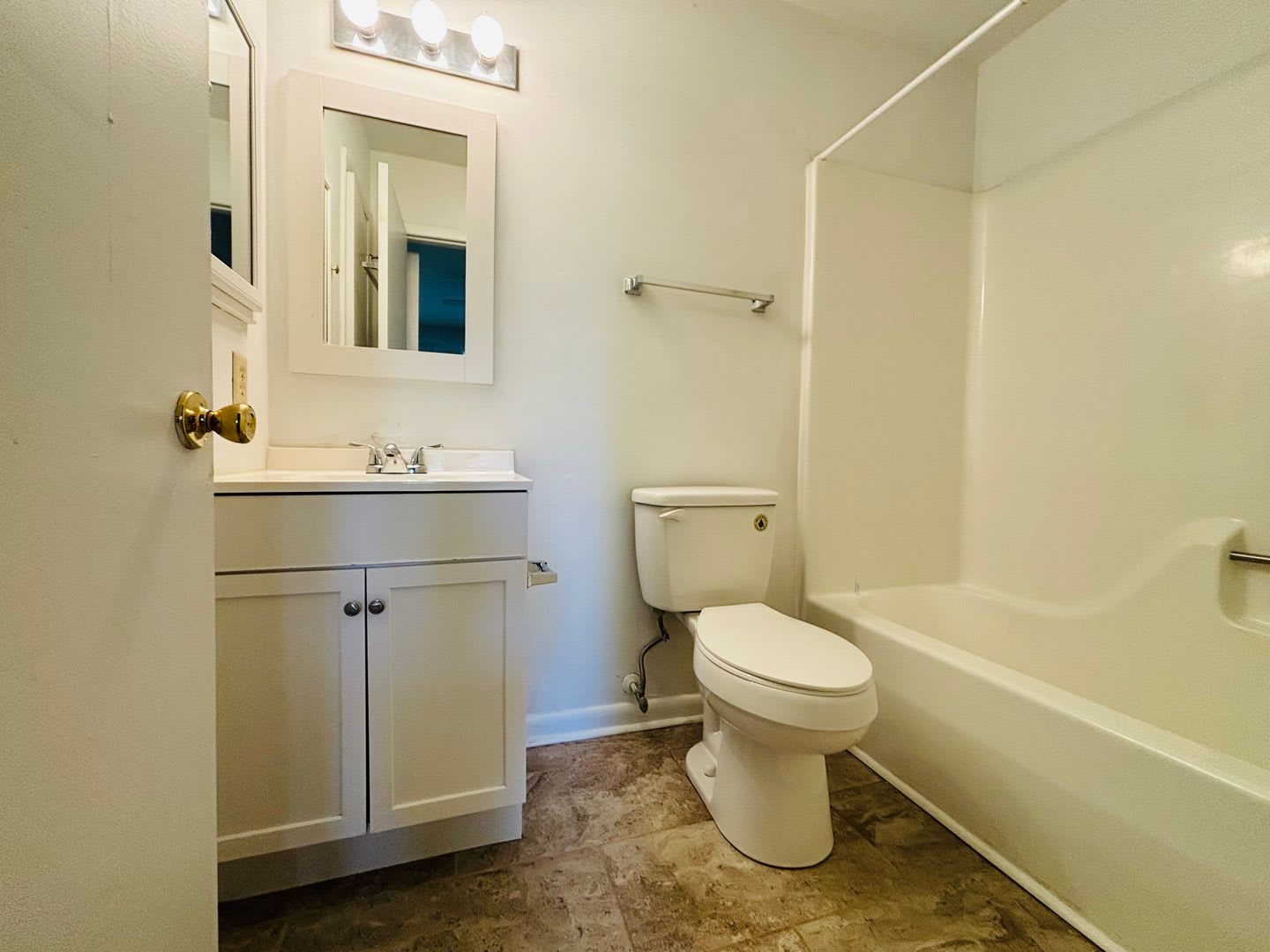 3 Bedroom 2 5 Bath Townhouse – photo 4