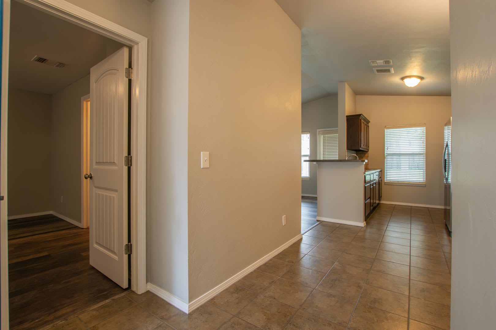 Beautiful 3 Bed 2 Bath Home in Moore School District! – photo 4