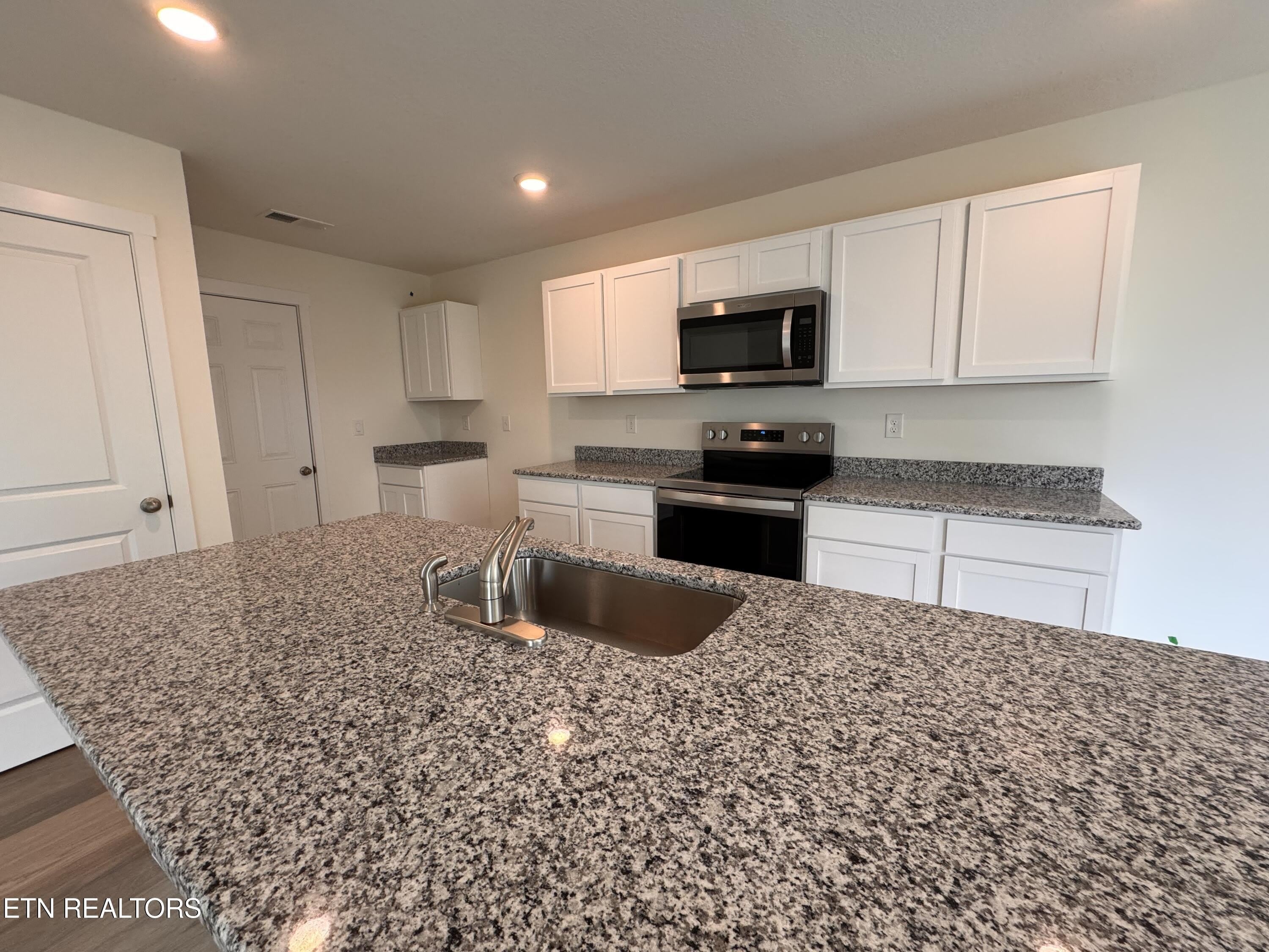 574 White Oak Lane – photo 5