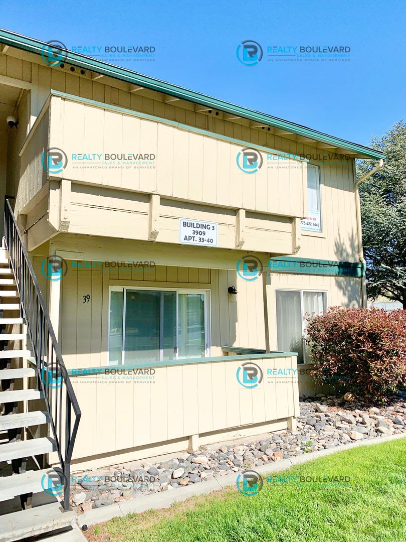 Great 2 Bedroom 1 Bathroom Apartment Near TMCC!!! Private Balcony, Laundry, Pool & Community Amenities – photo 2