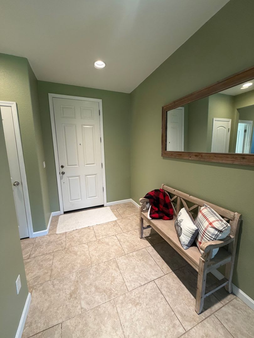 Adorable 3 Bedroom, 2 Bathroom Home in a Quiet North Hanford Neighborhood – photo 3