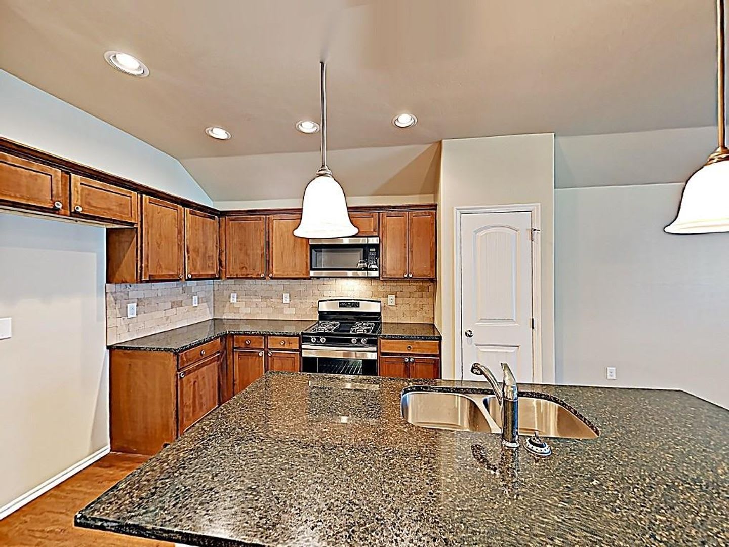 Very Nice 4 Bedroom 2 Bath Home in Yukon Schools – photo 5