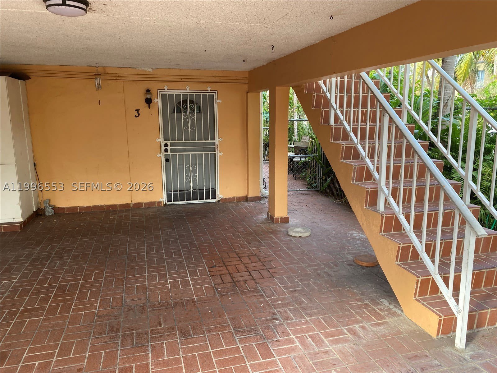 1051 SW 3rd St – photo 2