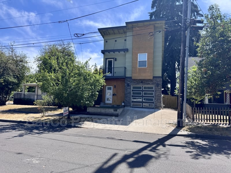832 Southeast Cedar Street – photo 2