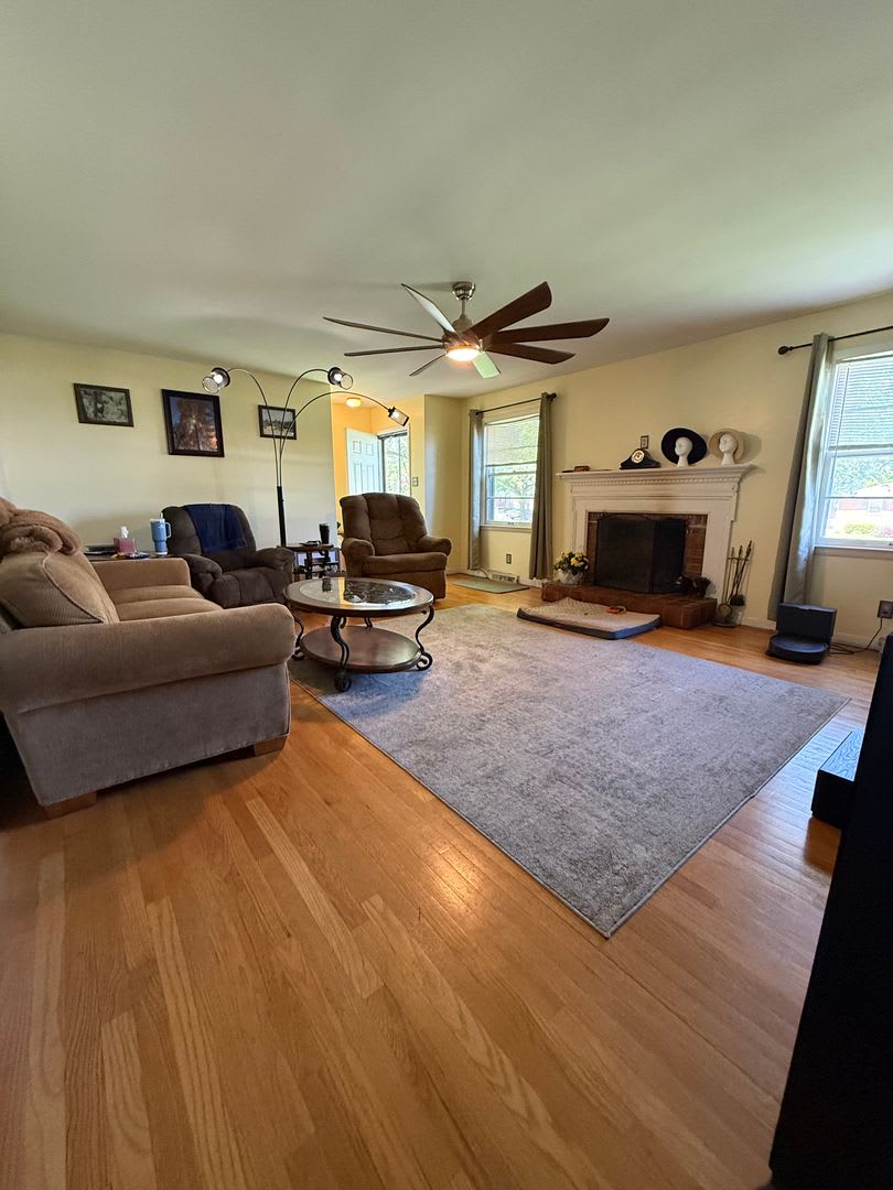 3 bedrooms- 1.5 bath home – photo 2