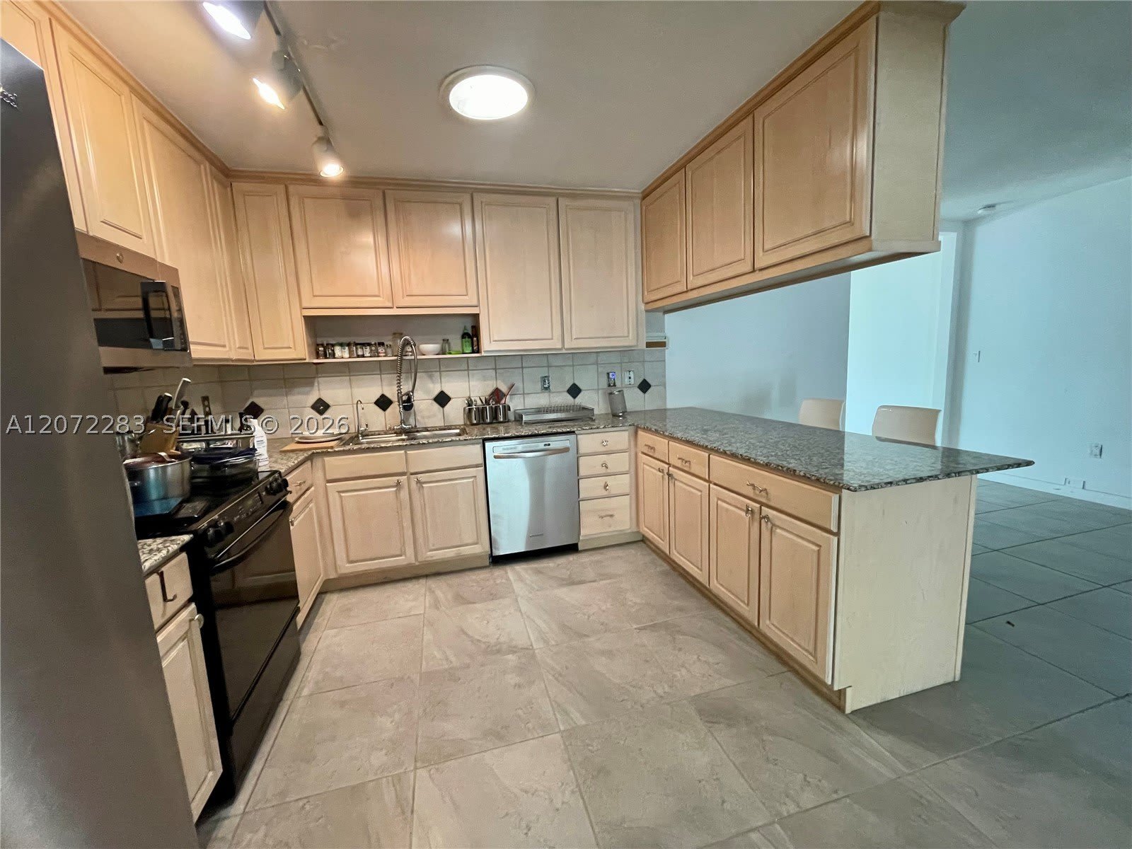 10642 SW 77th Ave – photo 5