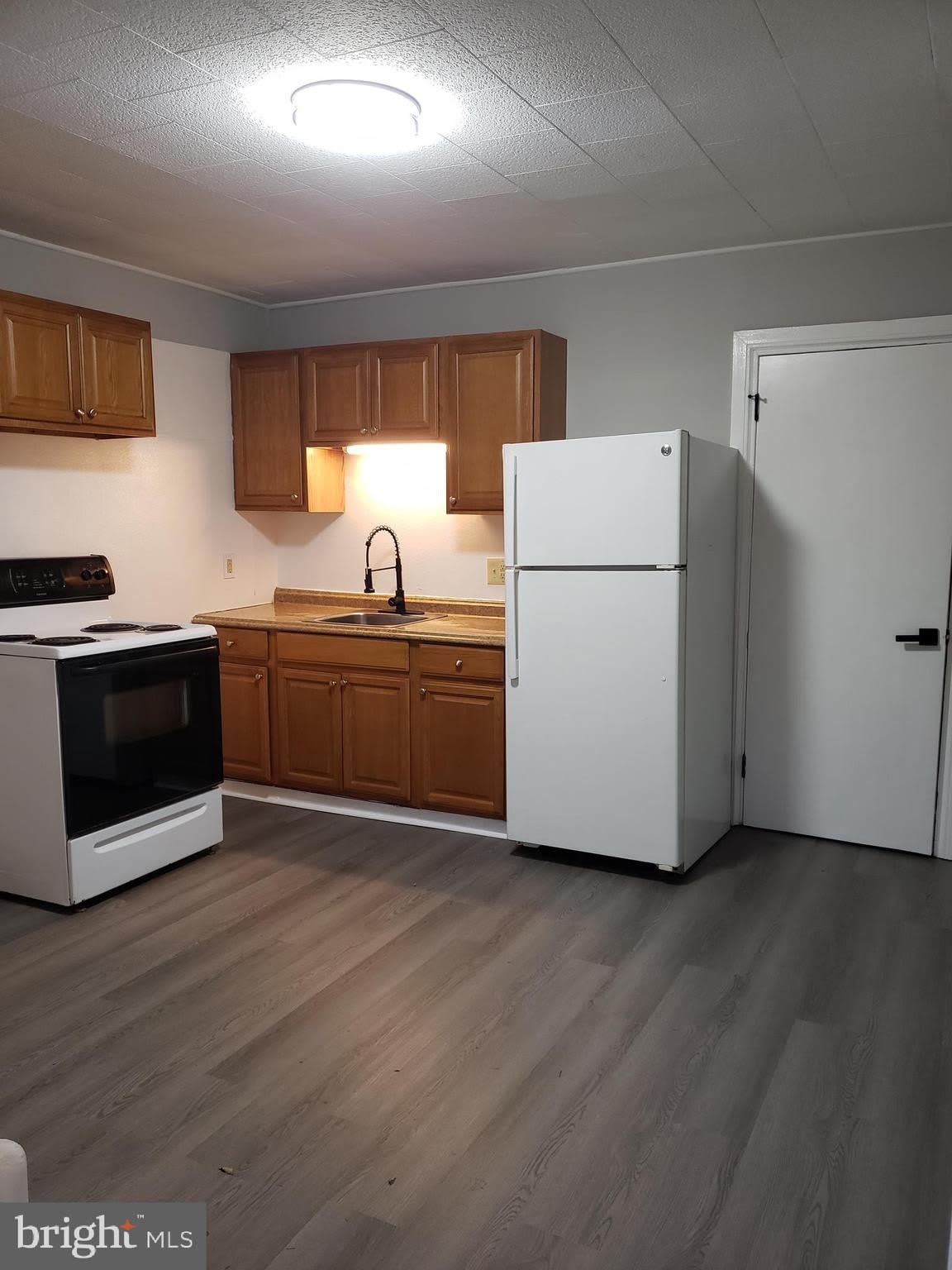 253 E Broadway – photo 2