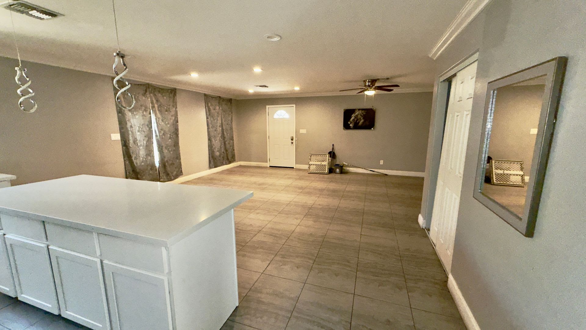 Updated 4 bedroom 2 bath single level Home! – photo 3