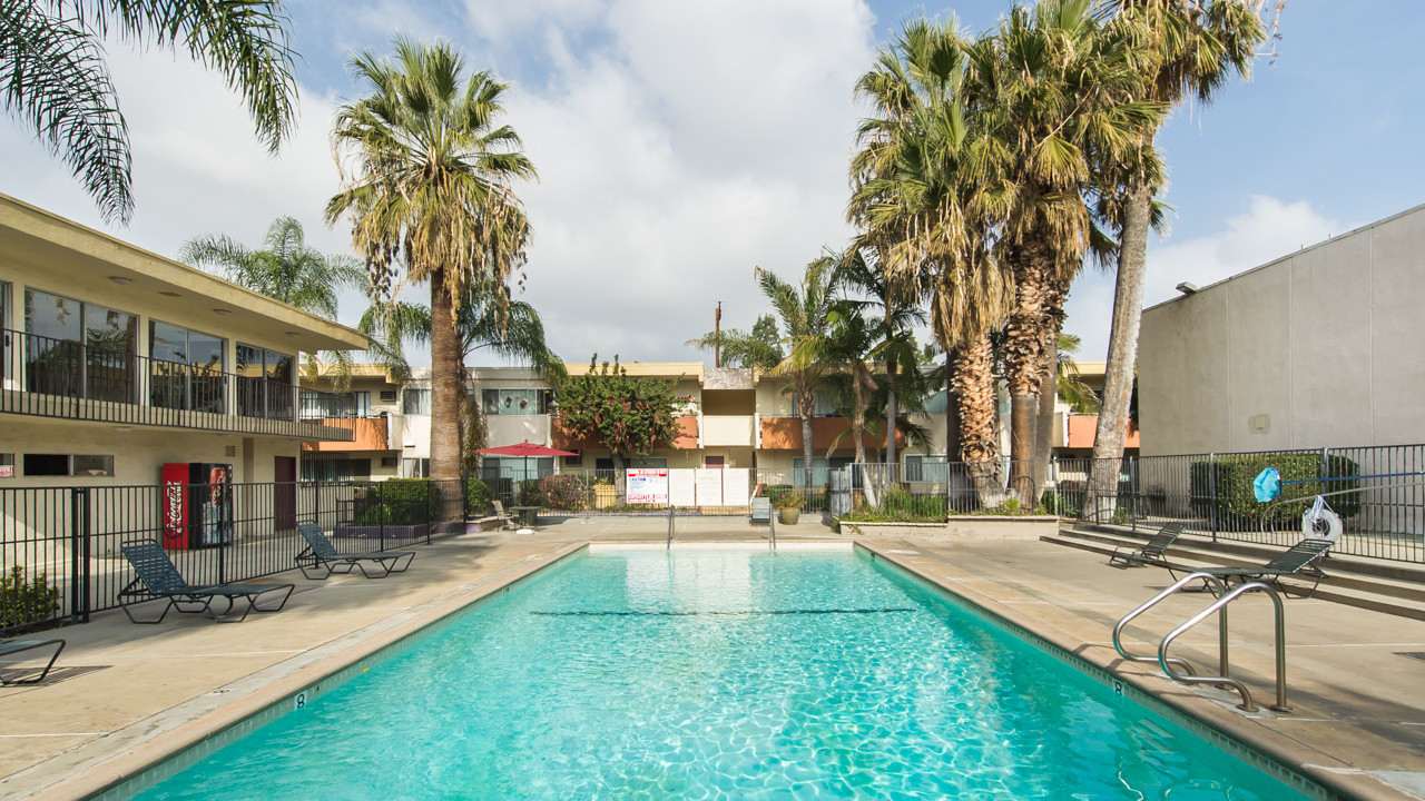 Las Palmas Apartments – photo 3