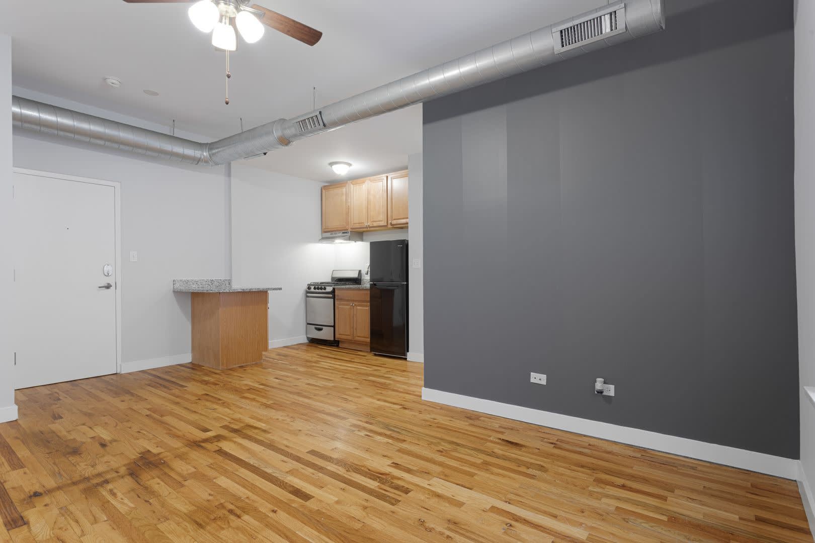 7456 N Greenview Ave – photo 2