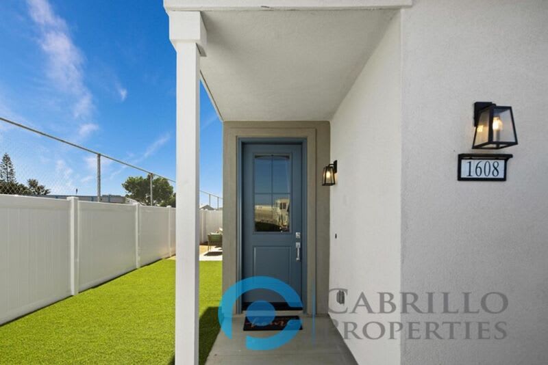 1668 Neptune Ave – photo 3
