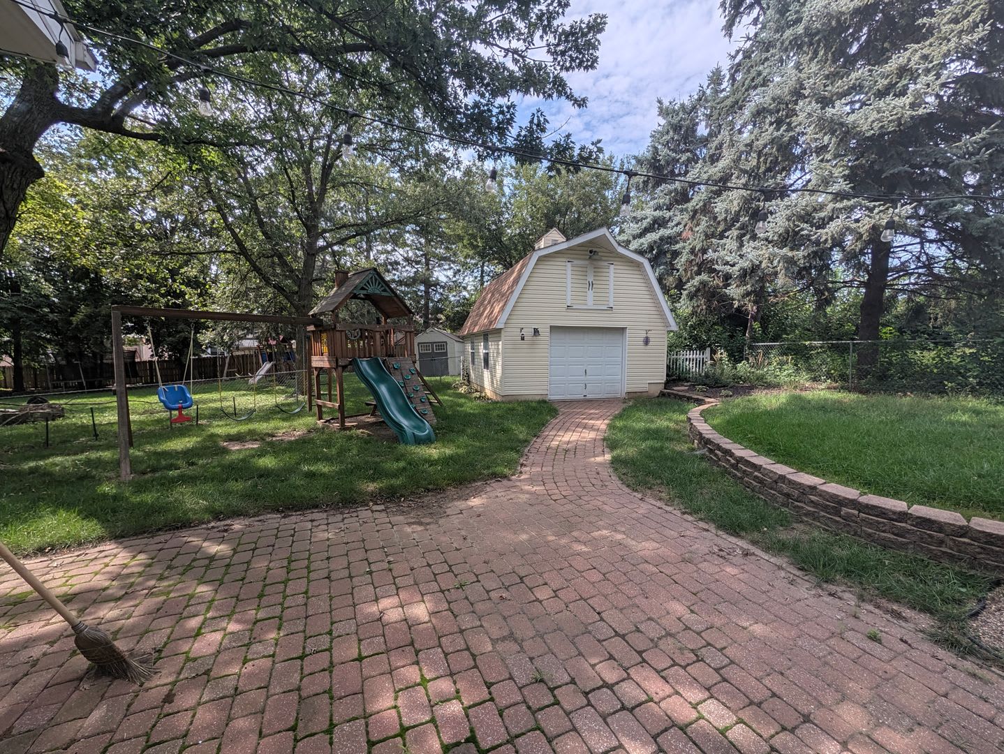 Updated Papillion House w/ 4 Season Room – photo 2