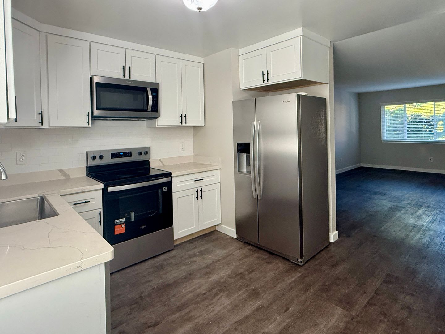 Remodeled 2 Bedroom 1 Bath Sunnyvale Apartment in Convenient Location – photo 3